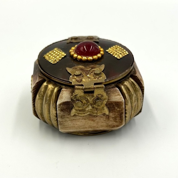 Vintage Camel Bone & Brass Trinket Box Handmade Carved 2X2 Jewelry Box - Picture 3 of 8